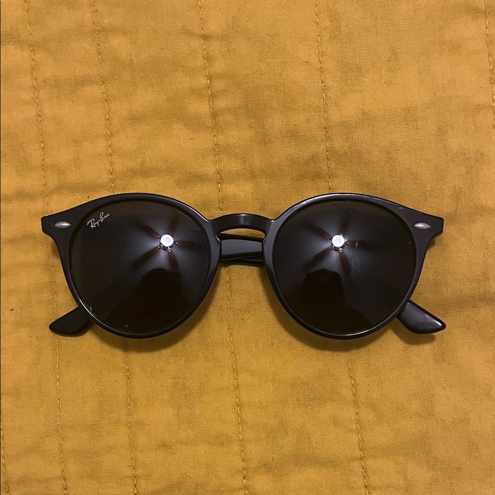Ray-Ban Glossy Black Round Sunglasses